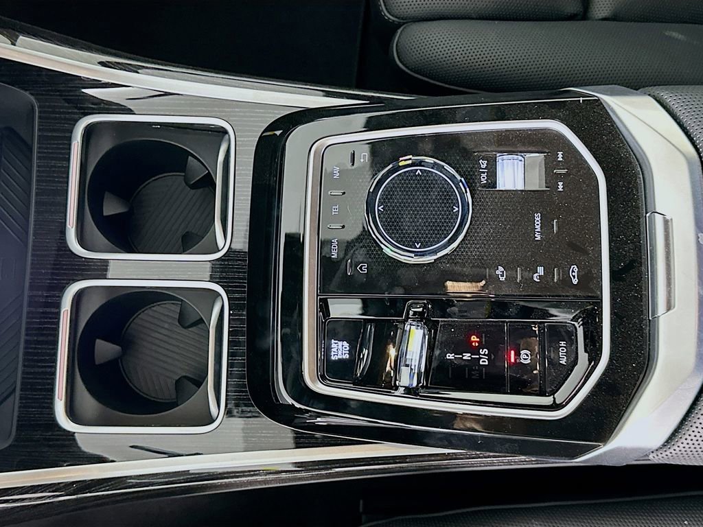 New 2026 BMW 750e xDrive w/ Executive Package image 15