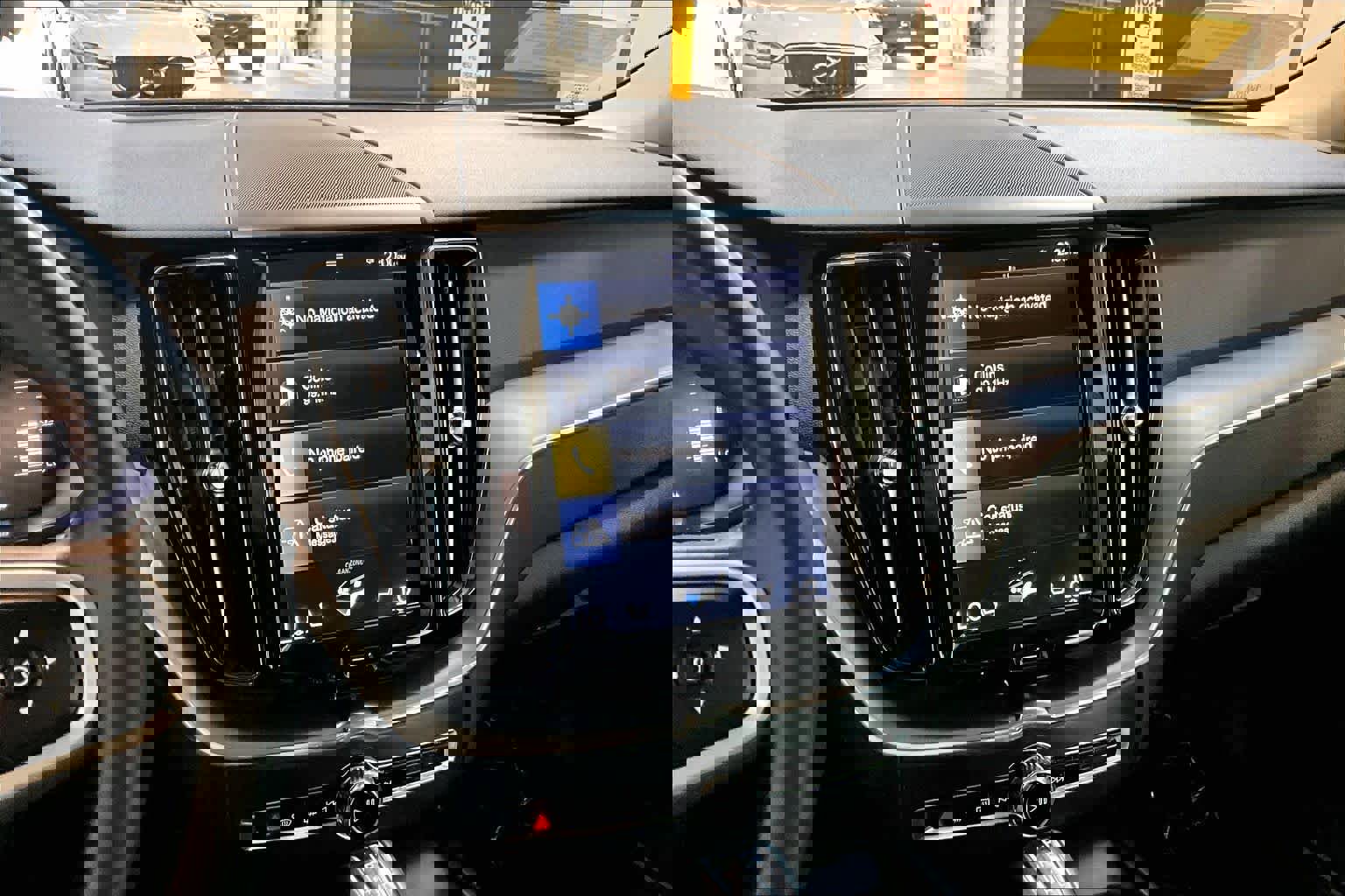 Used 2019 Volvo XC60 T6 Momentum w/ Premium Package image 6