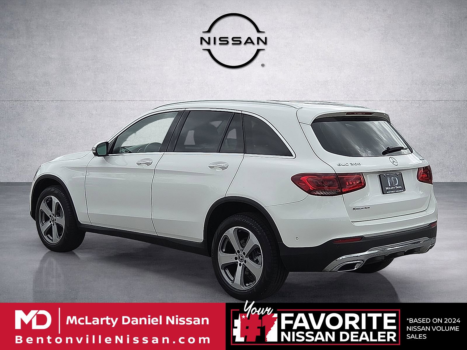 Used 2022 Mercedes-Benz GLC 300 4MATIC w/ Premium Package Lite image 4