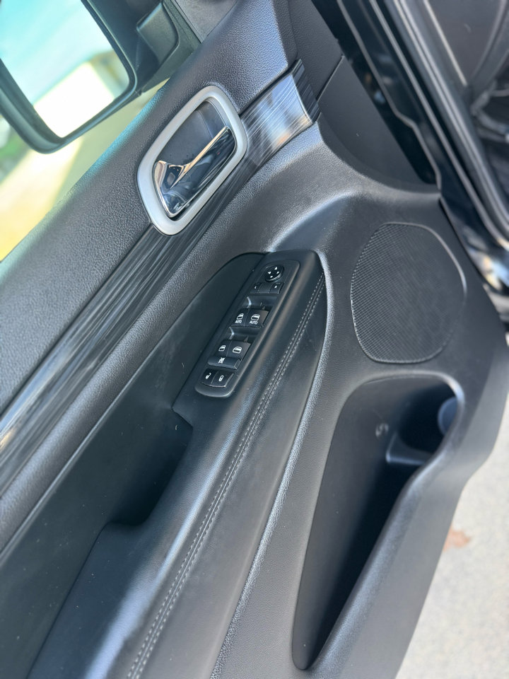 Used 2021 Jeep Grand Cherokee Laredo X image 14