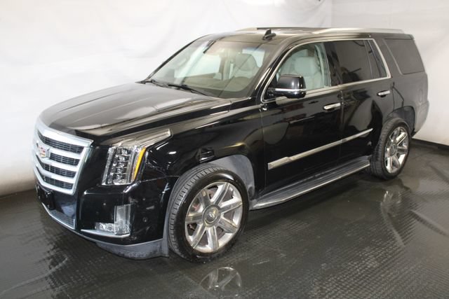 Used 2017 Cadillac Escalade Luxury AWD/4WD image 3