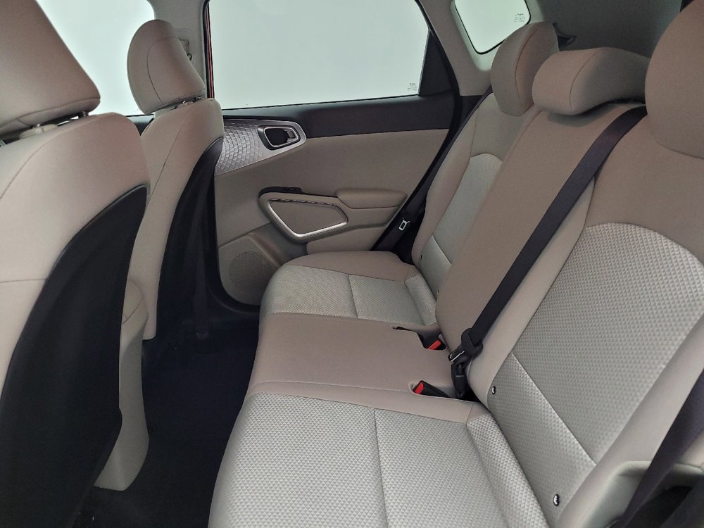 Used 2025 Kia Soul LX image 18
