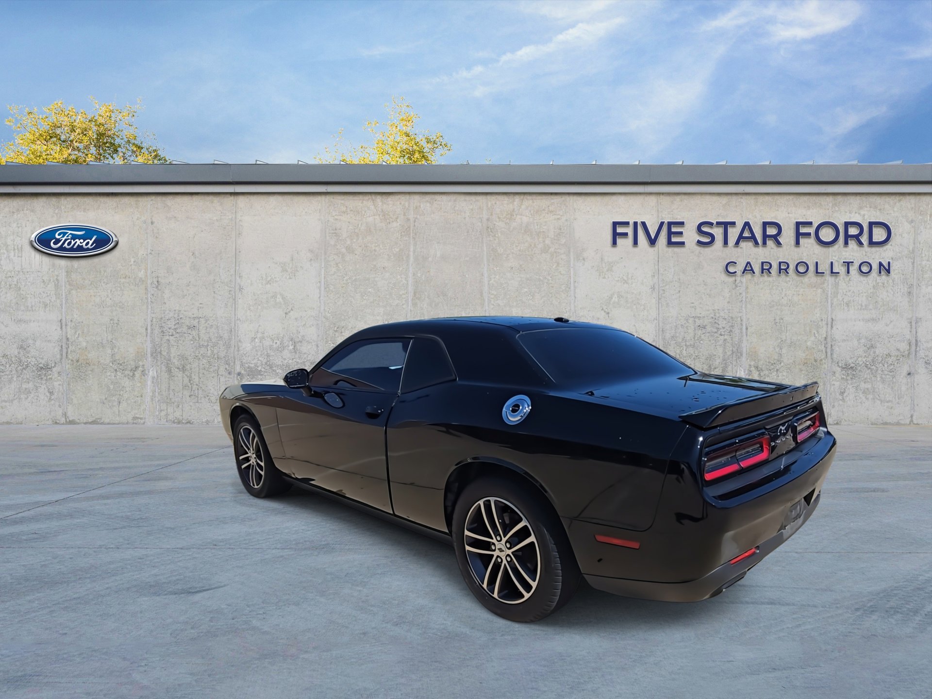 Used 2019 Dodge Challenger SXT image 6