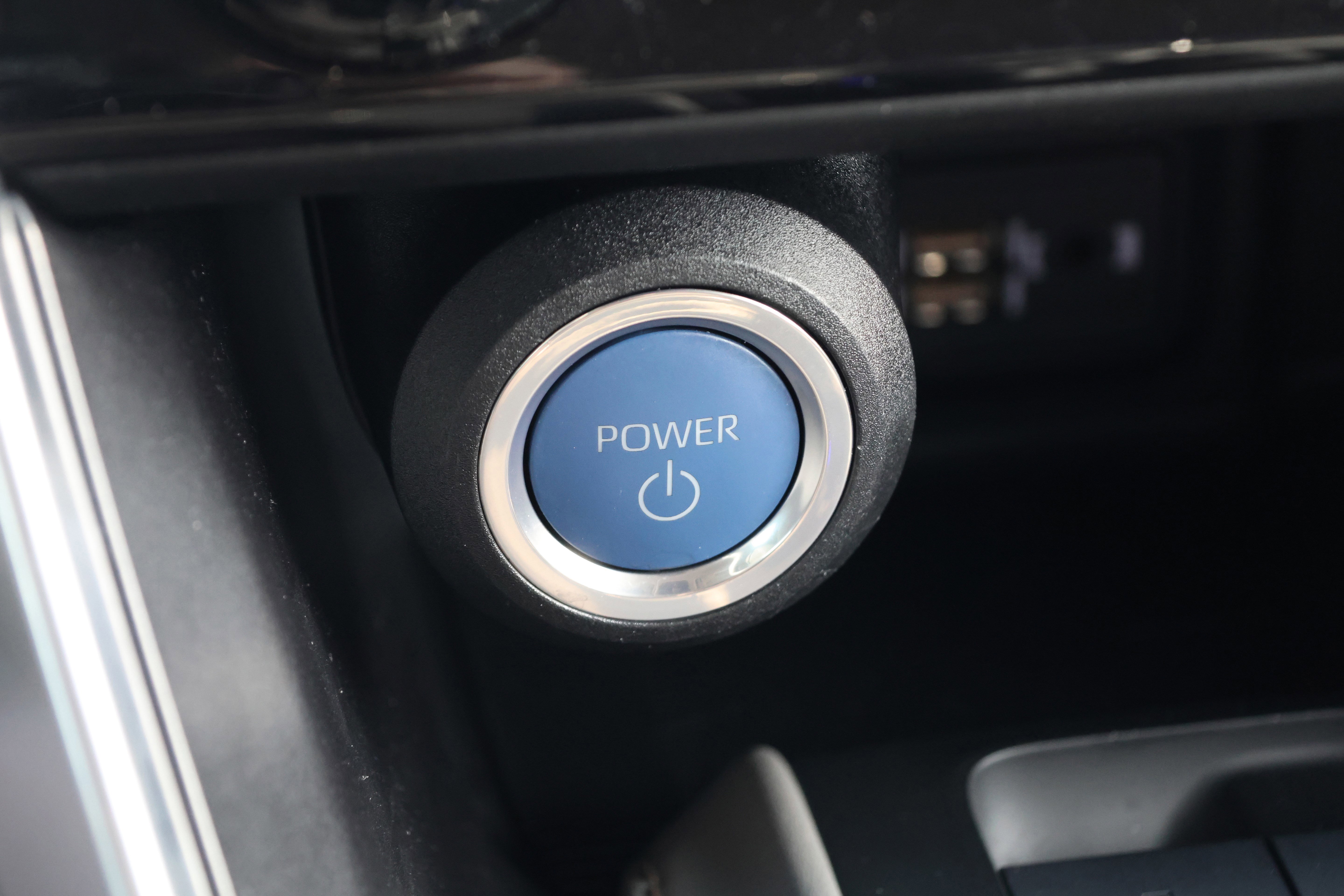 Used 2022 Toyota Venza LE image 26