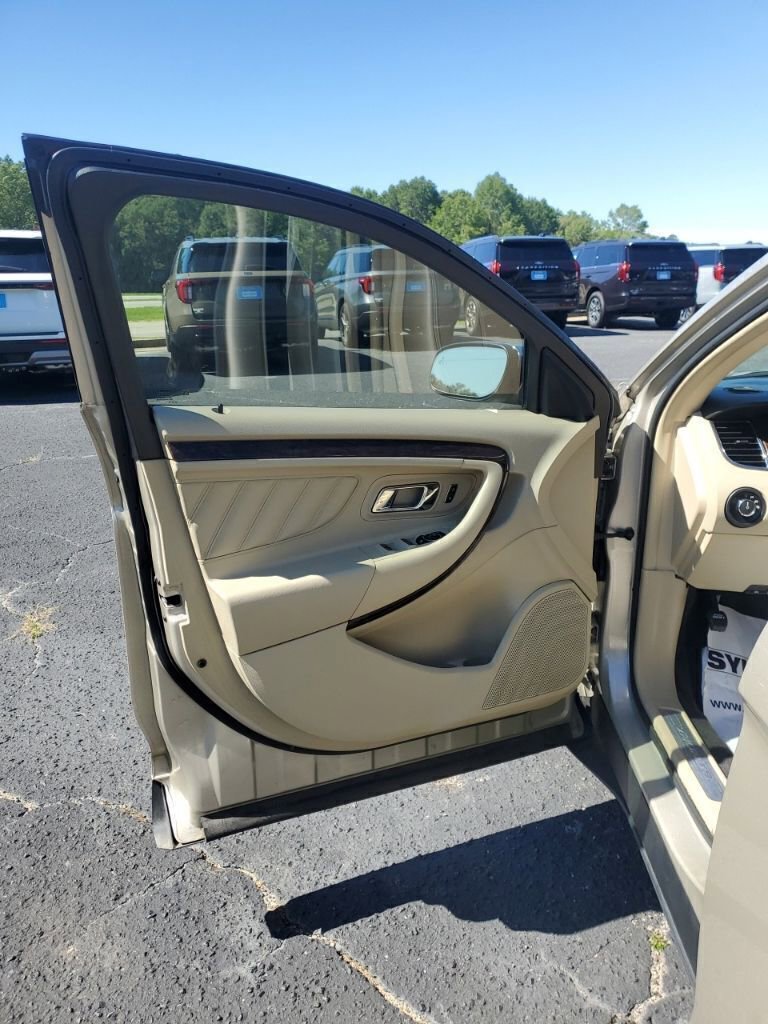 Used 2018 Ford Taurus Limited FWD image 13