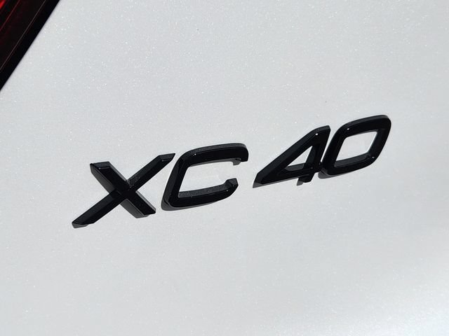 New 2026 Volvo XC40 B5 Ultra w/ Climate Package AWD/4WD image 16