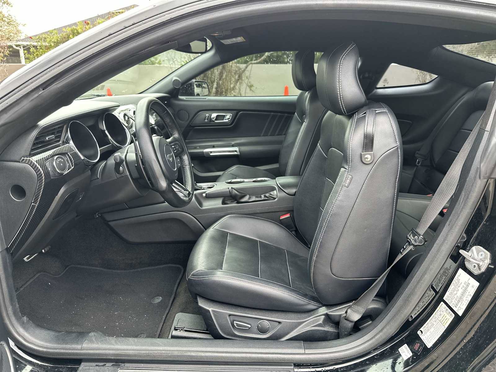 Used 2017 Ford Mustang Premium image 2