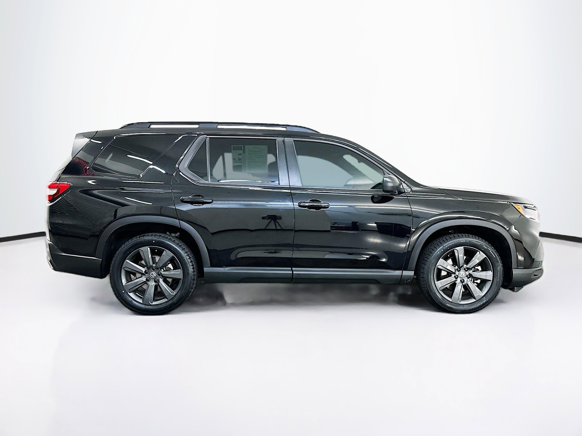 Used 2025 Honda Pilot Sport image 10