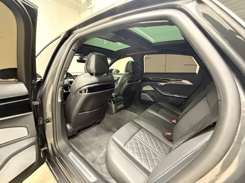 Used 2023 Audi S8 AWD/4WD image 32