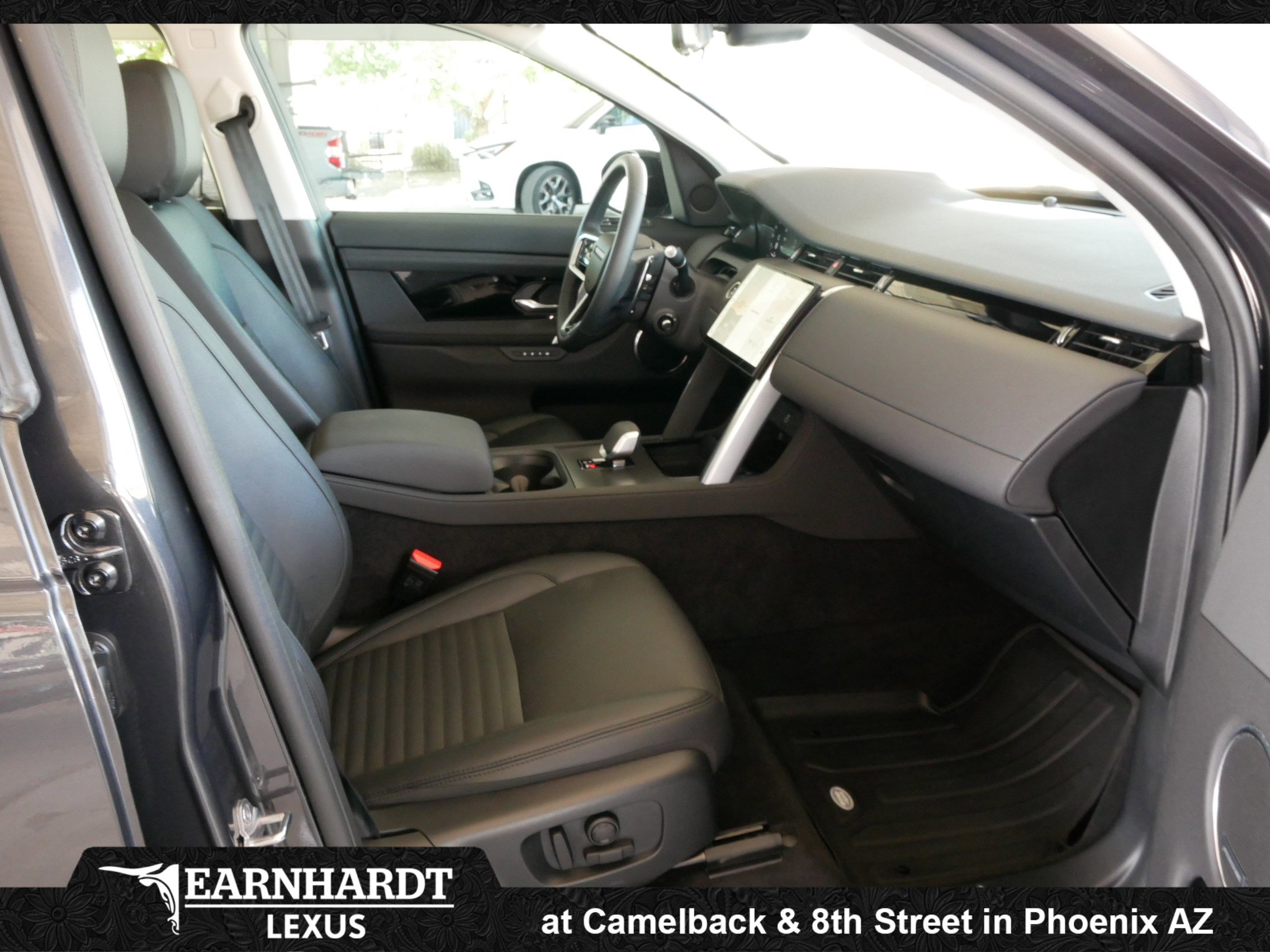 Used 2025 Land Rover Discovery Sport S image 10