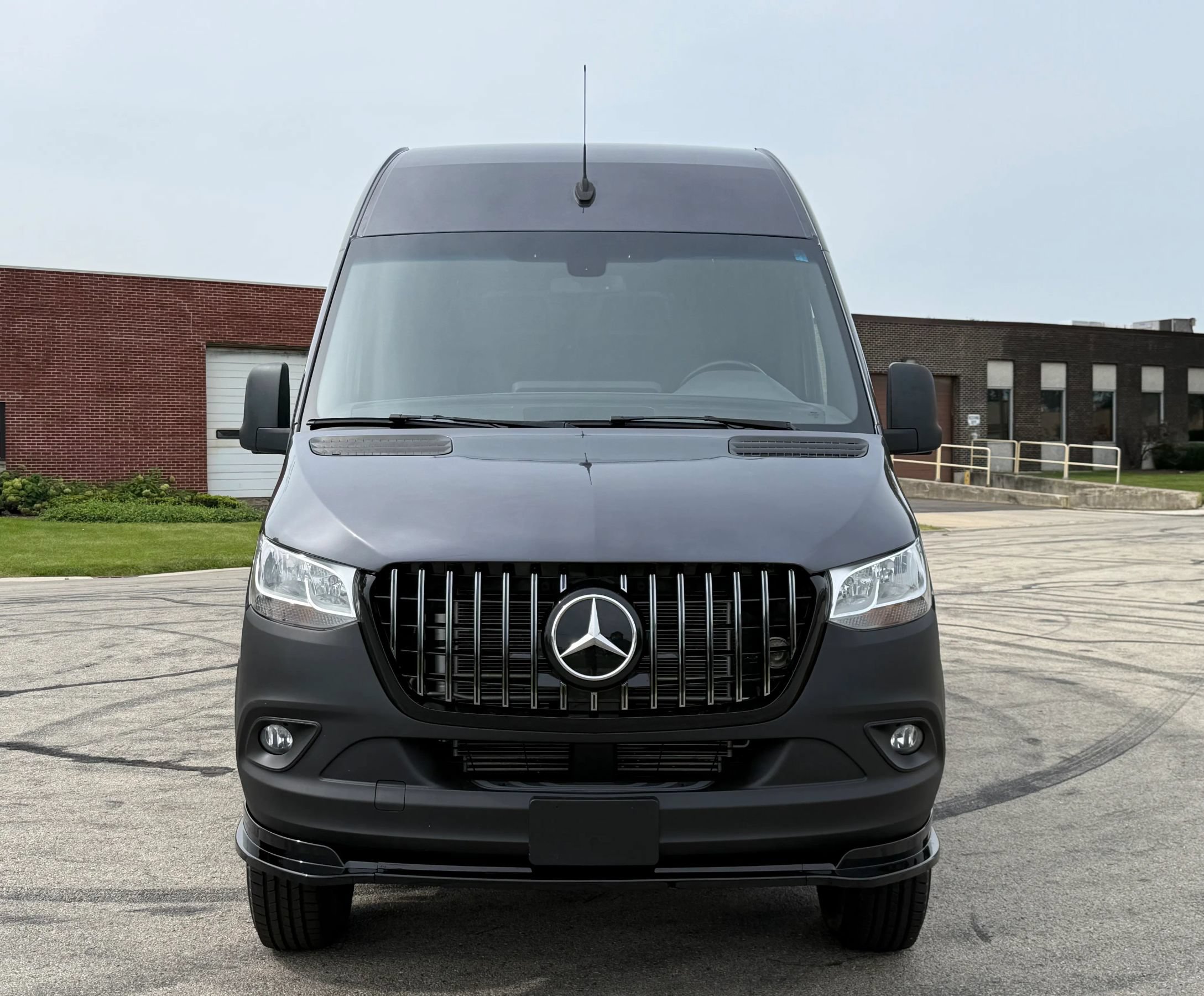 Used 2021 Freightliner Sprinter 2500 AWD/4WD image 2