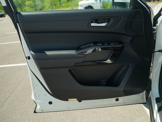 Used 2022 Nissan Pathfinder SV w/ SV Premium Package image 15