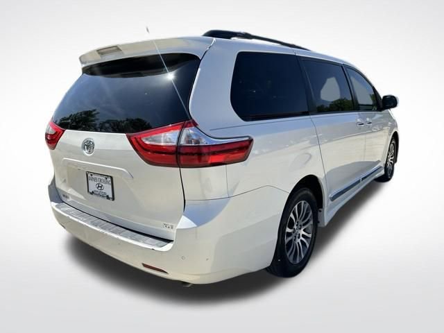 Used 2019 Toyota Sienna XLE w/ XLE Navigation Package FWD image 7