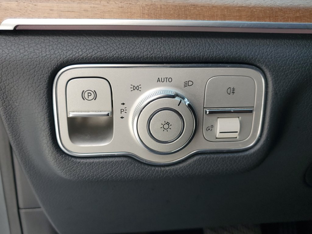 Used 2021 Mercedes-Benz GLS 450 4MATIC image 30