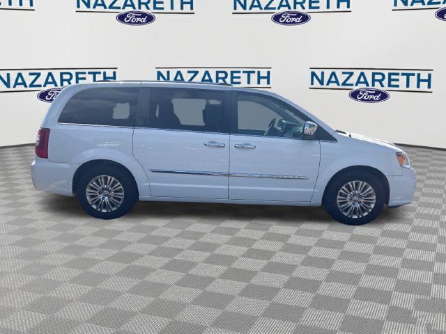 Used 2016 Chrysler Town & Country Limited FWD image 8