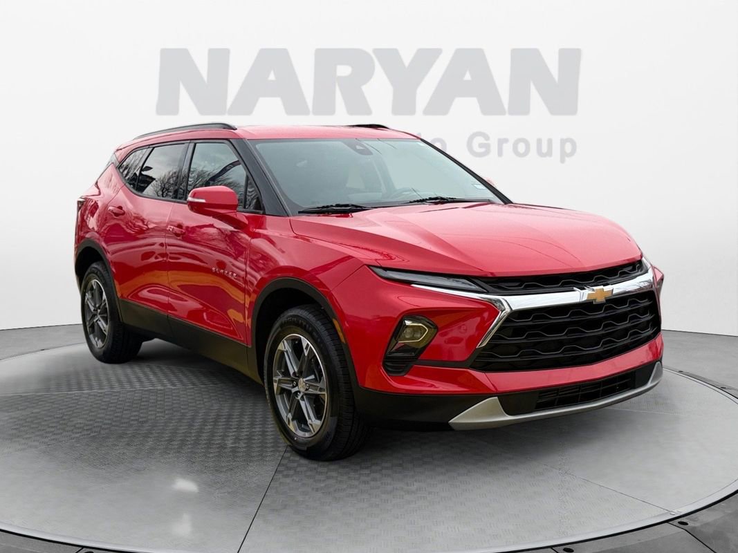 Used 2024 Chevrolet Blazer LT image 2