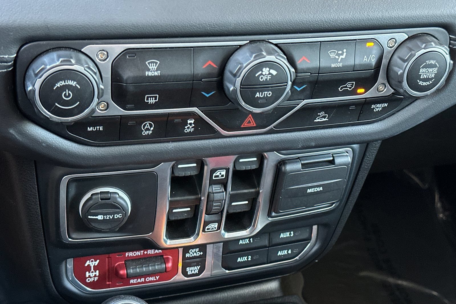 Used 2025 Jeep Wrangler Unlimited Rubicon AWD/4WD image 20