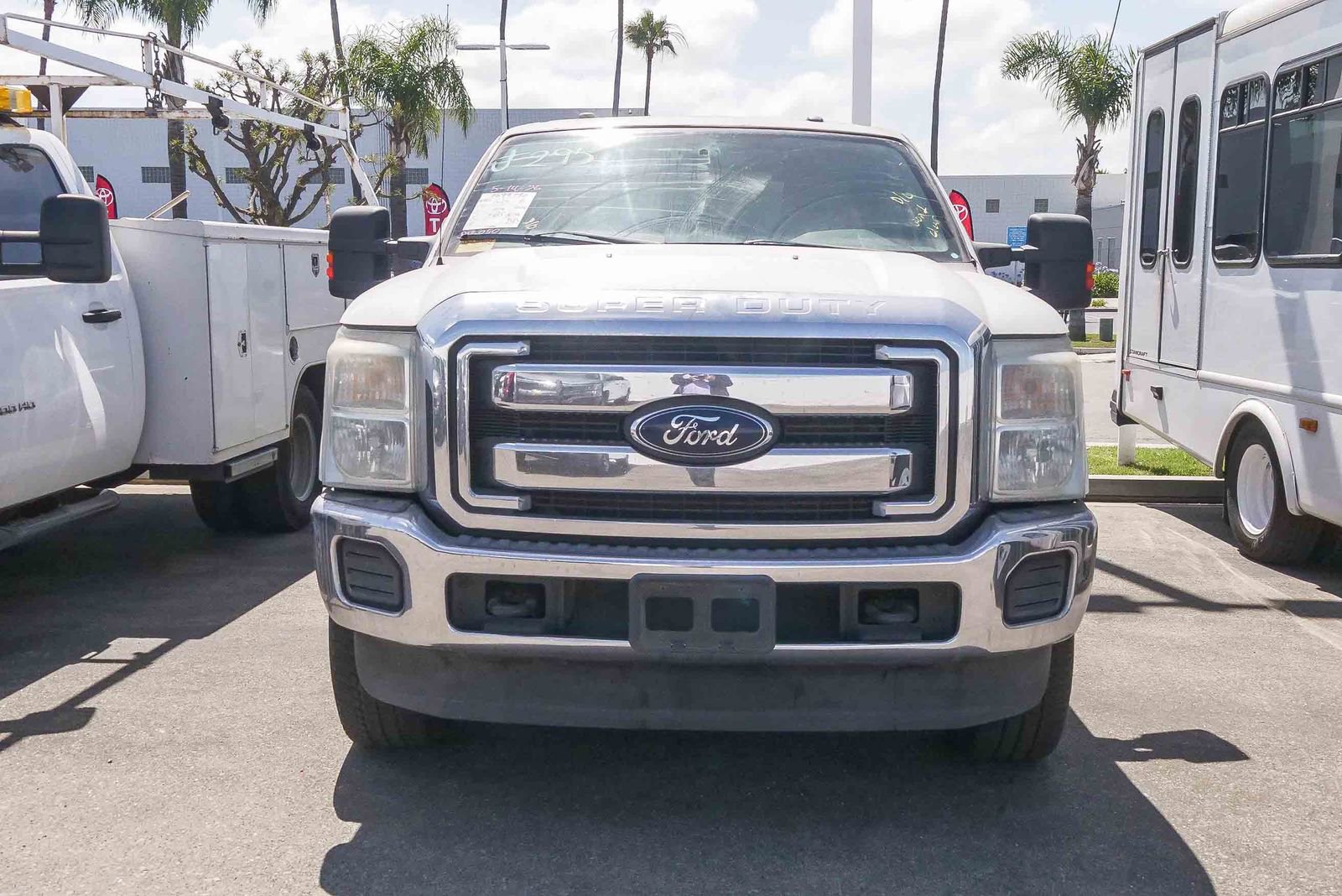 Used 2015 Ford F550 2WD Regular Cab Super Duty image 2