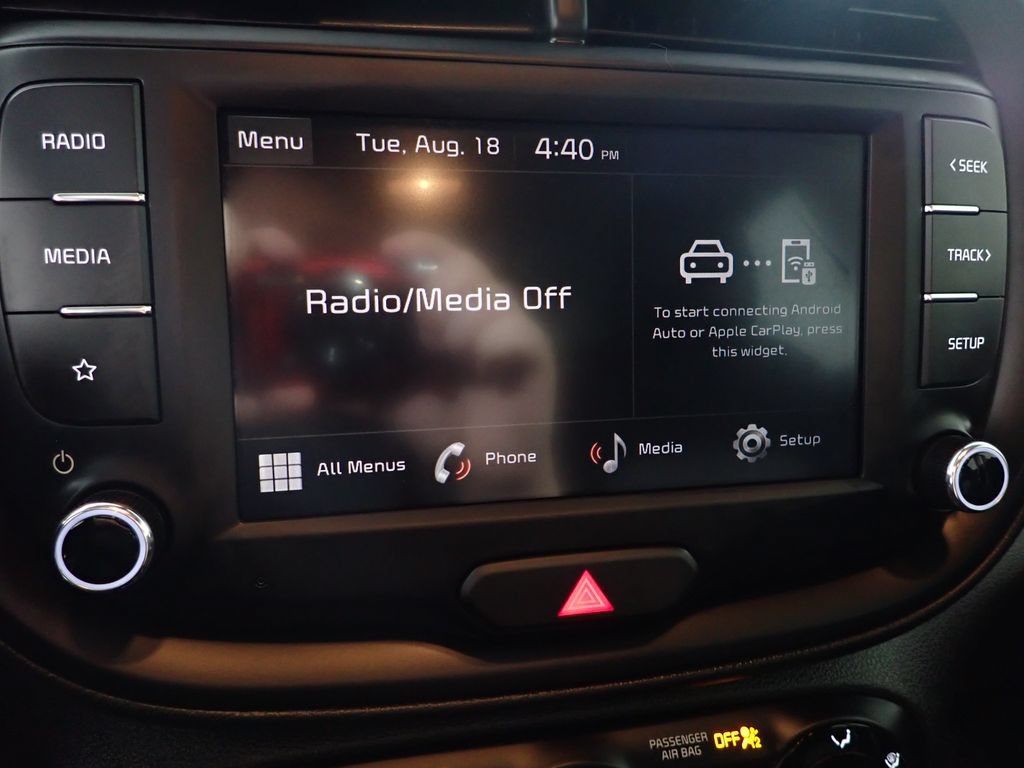 Used 2025 Kia Soul LX FWD image 3