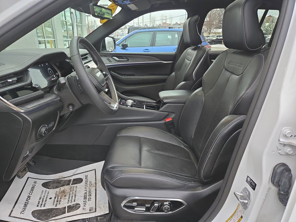 Used 2023 Jeep Grand Cherokee Overland w/ Luxury Tech Group IV image 14