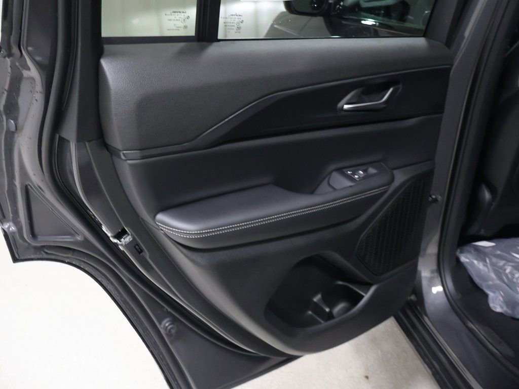 New 2025 Jeep Grand Cherokee Laredo w/ Luxury Tech Group I image 15