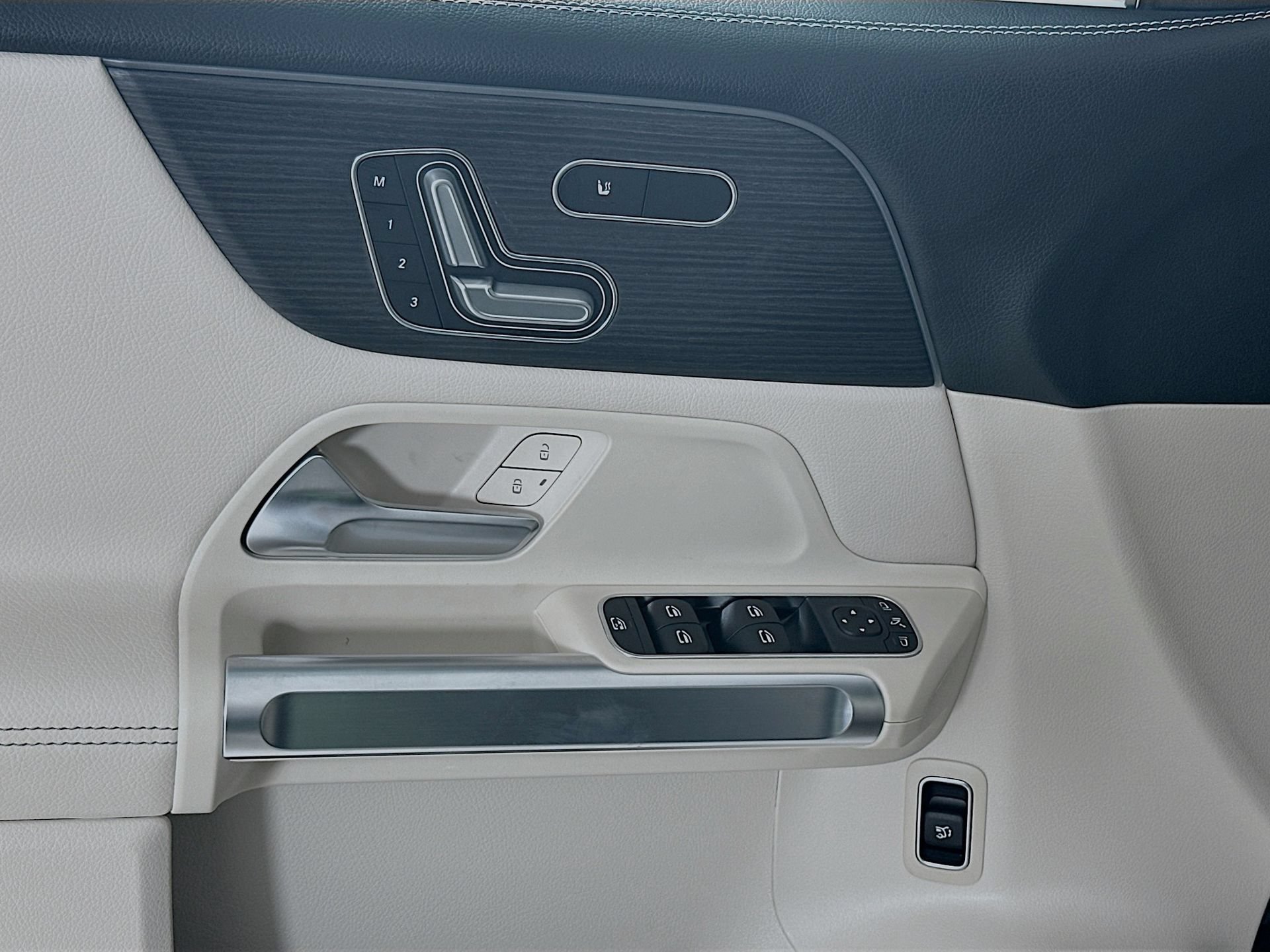 New 2026 Mercedes-Benz GLB 250 image 19