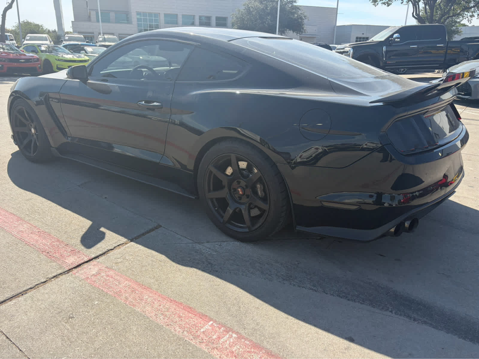 Used 2016 Ford Mustang Shelby GT350 w/ Track Package RWD image 3