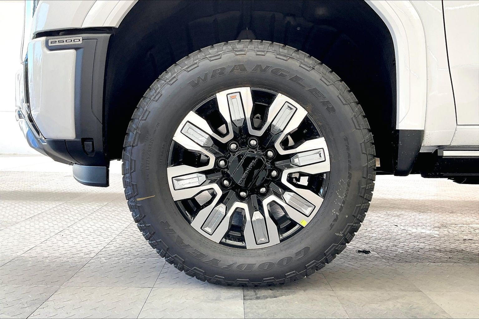 New 2026 GMC Sierra 2500 Denali w/ Denali Reserve Package AWD/4WD image 14