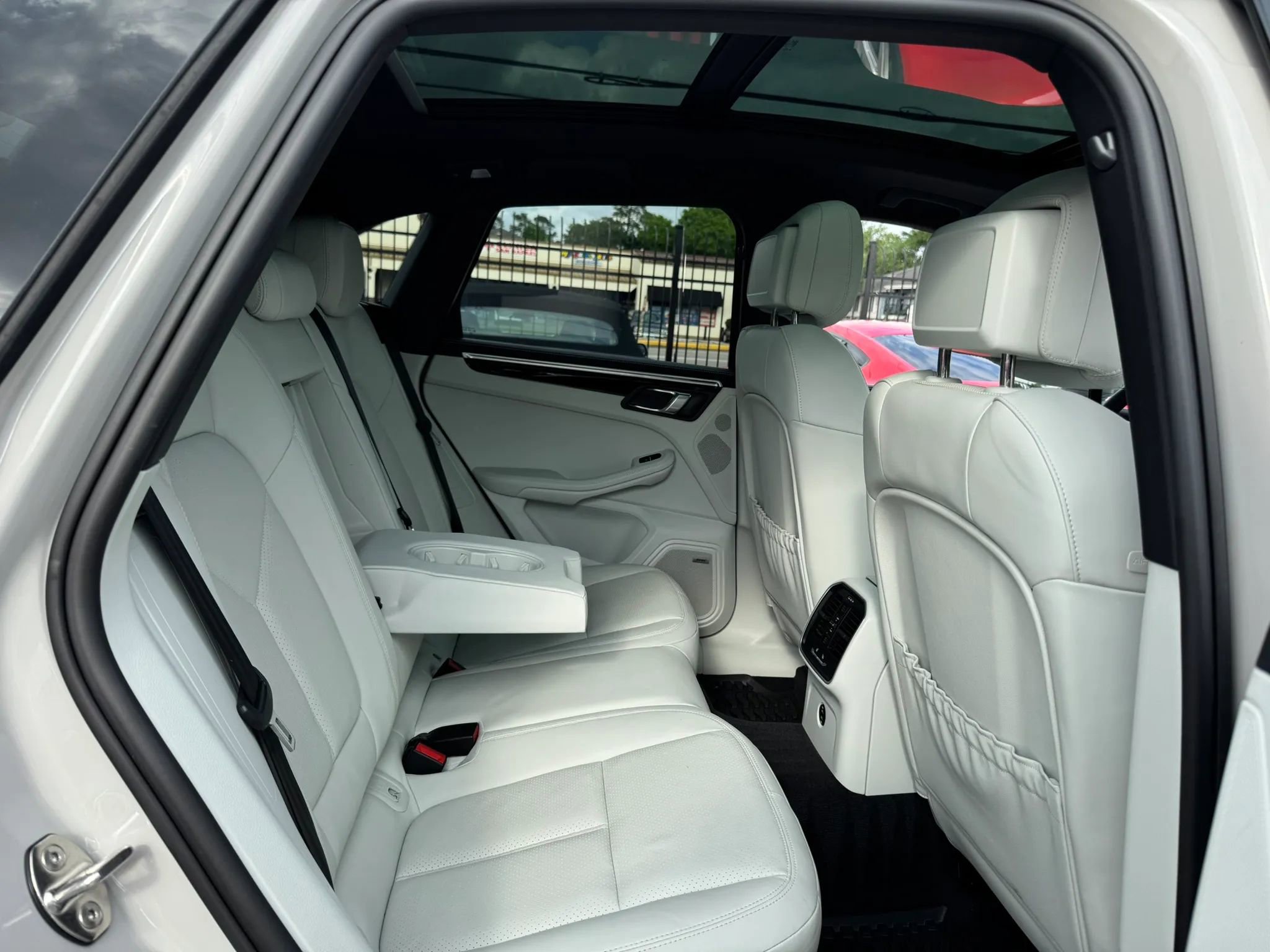 Used 2022 Porsche Macan S w/ Premium Package Plus AWD/4WD image 32