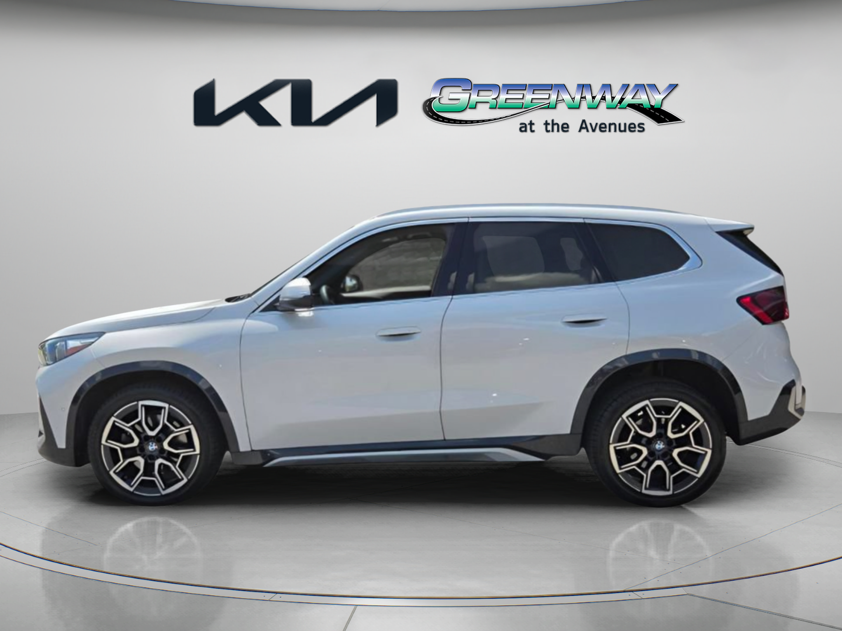 Used 2023 BMW X1 xDrive28i w/ Convenience Package AWD/4WD image 4