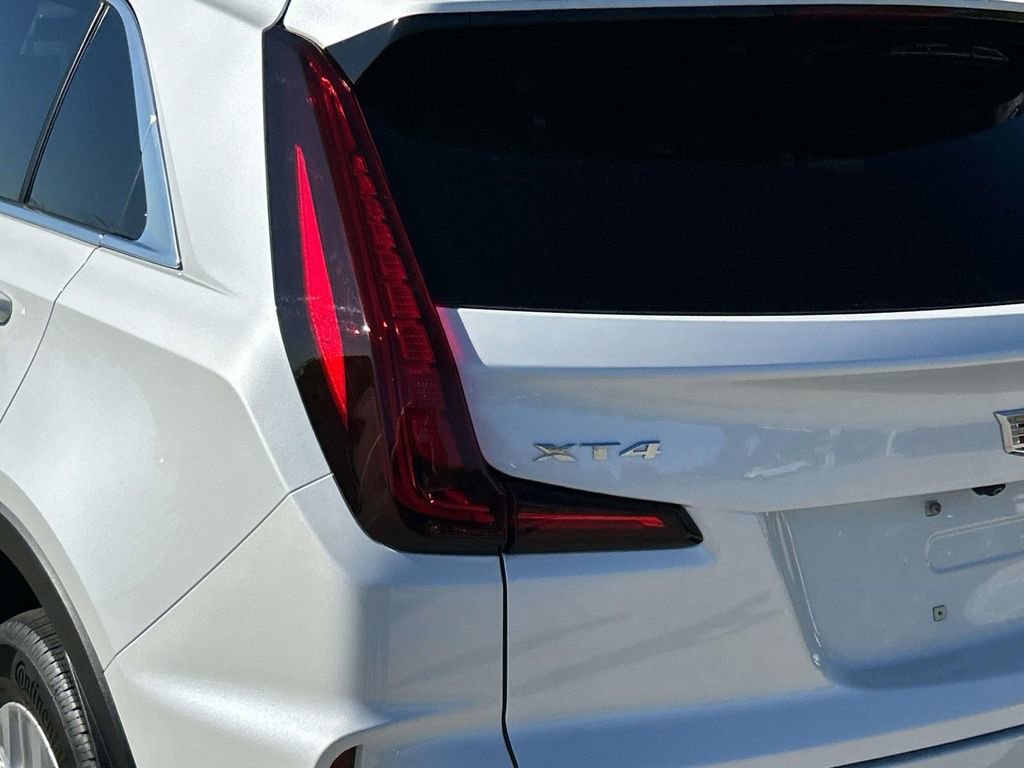 Certified 2024 Cadillac XT4 Luxury w/ Cold Weather Package image 10