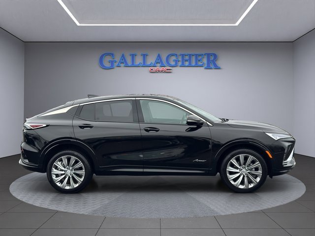 Certified 2025 Buick Envista Avenir image 3