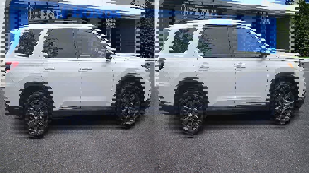 Certified 2025 Honda Pilot Sport image 9