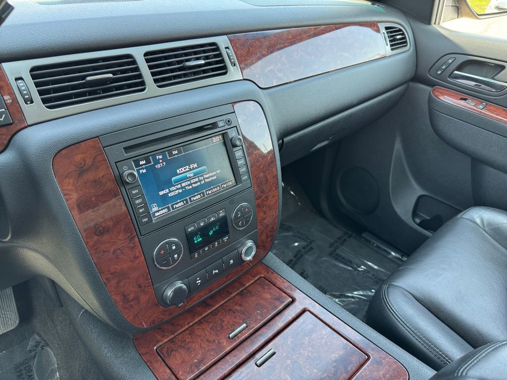 Used 2011 Chevrolet Avalanche LTZ AWD/4WD image 26