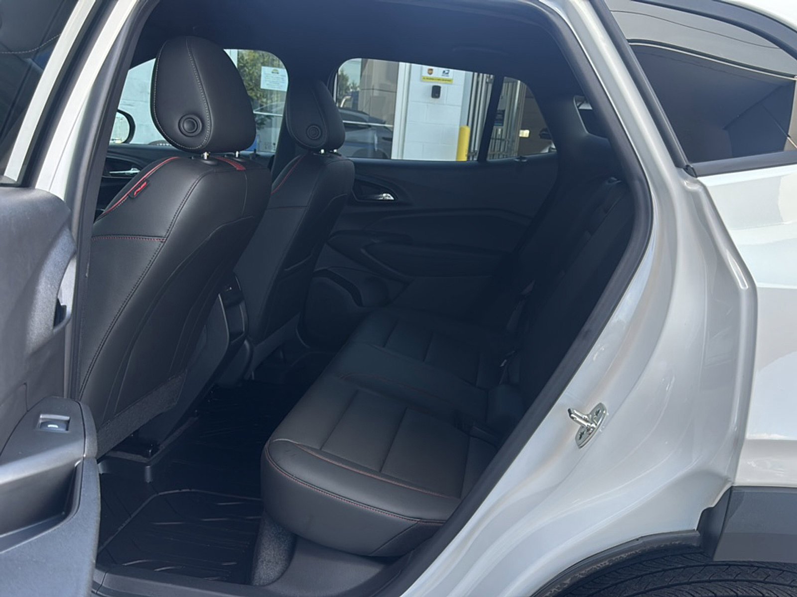 Used 2025 Chevrolet Trax RS w/ Driver Confidence Package FWD image 17
