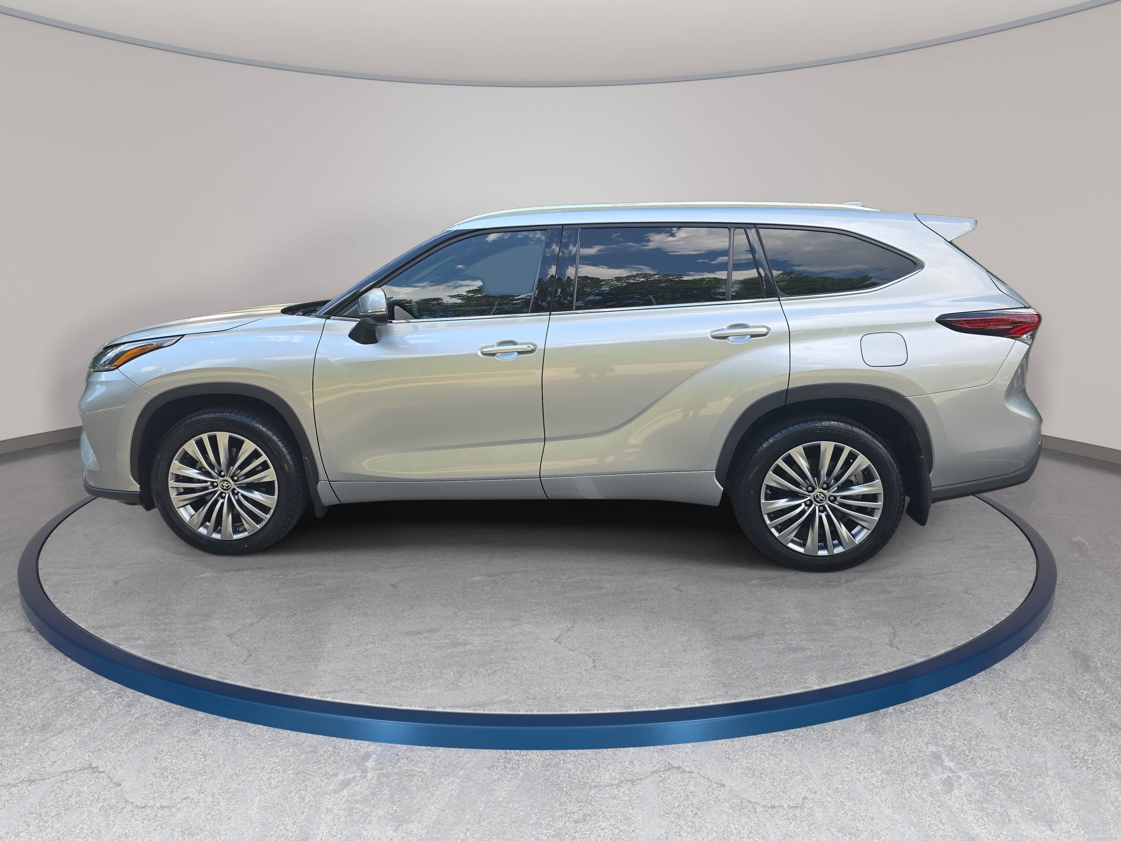 Used 2024 Toyota Highlander Platinum AWD/4WD image 8