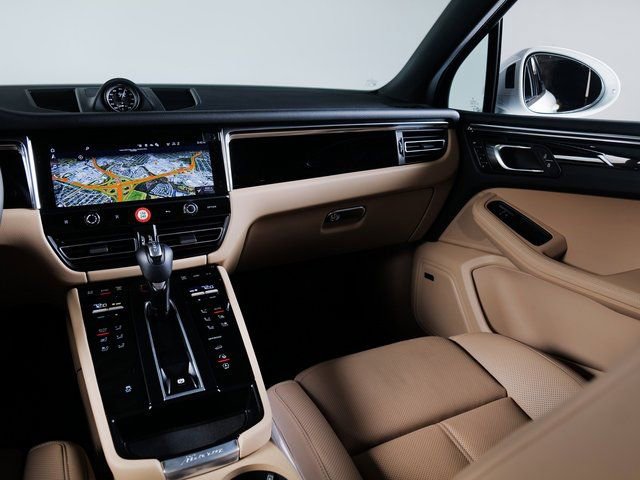 Certified 2026 Porsche Macan AWD/4WD image 19