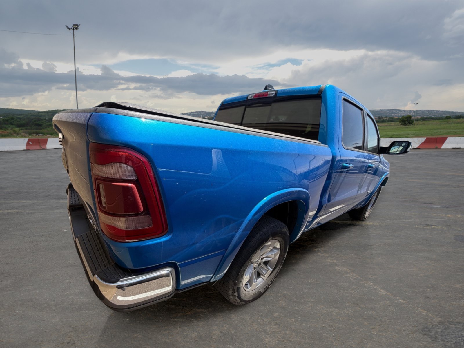 Used 2022 RAM 1500 Laramie AWD/4WD image 3