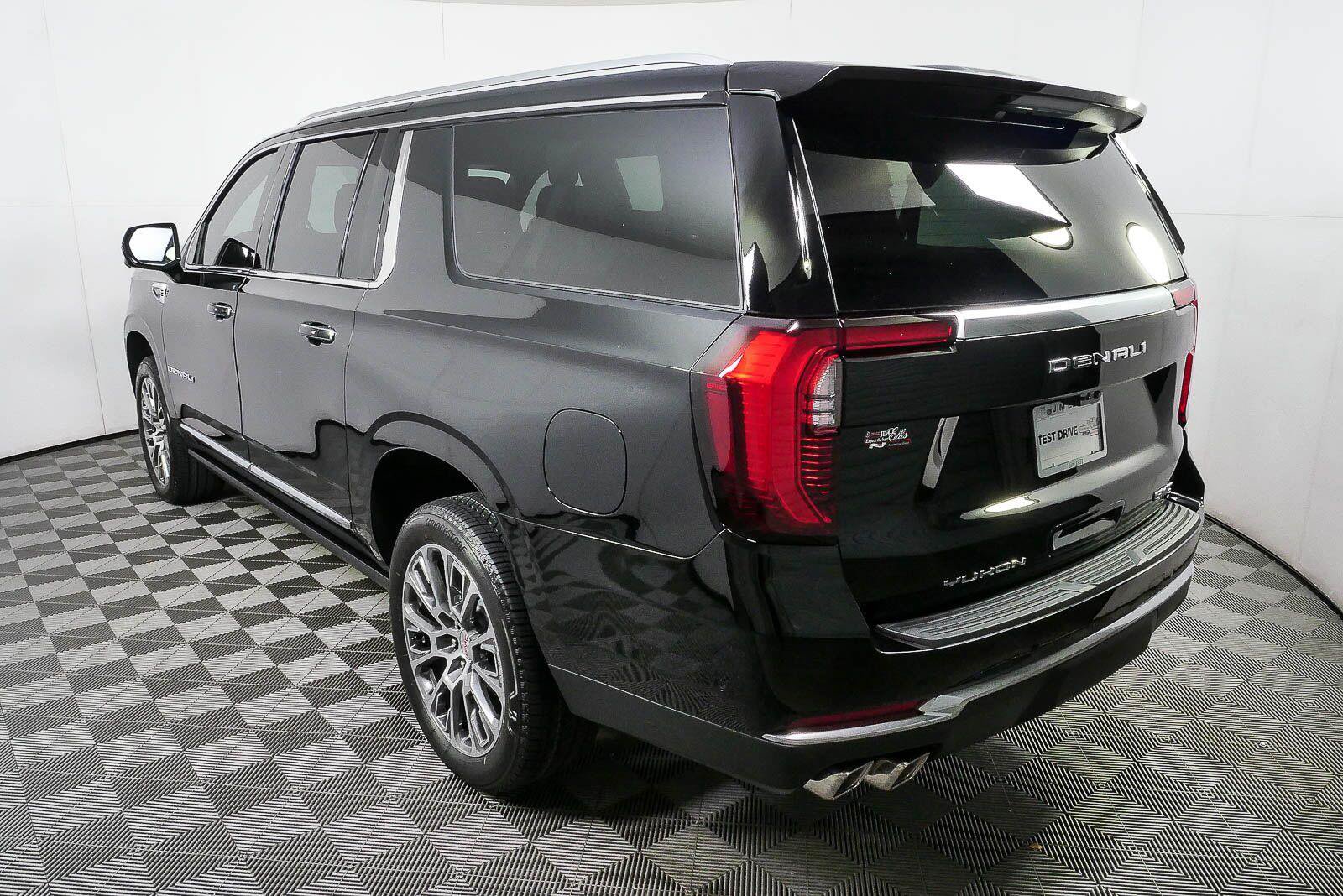 New 2026 GMC Yukon XL Denali w/ Denali Reserve Package AWD/4WD image 30