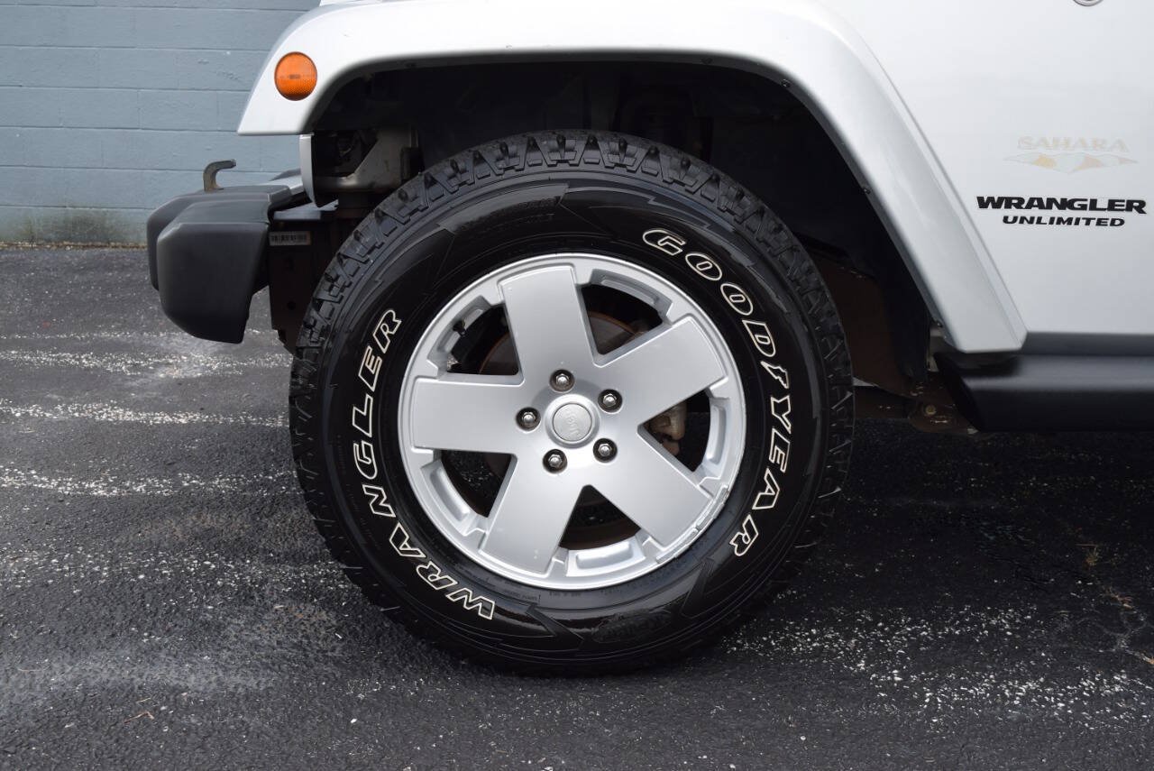 Used 2010 Jeep Wrangler Unlimited Sahara w/ Trailer Tow Group AWD/4WD image 5