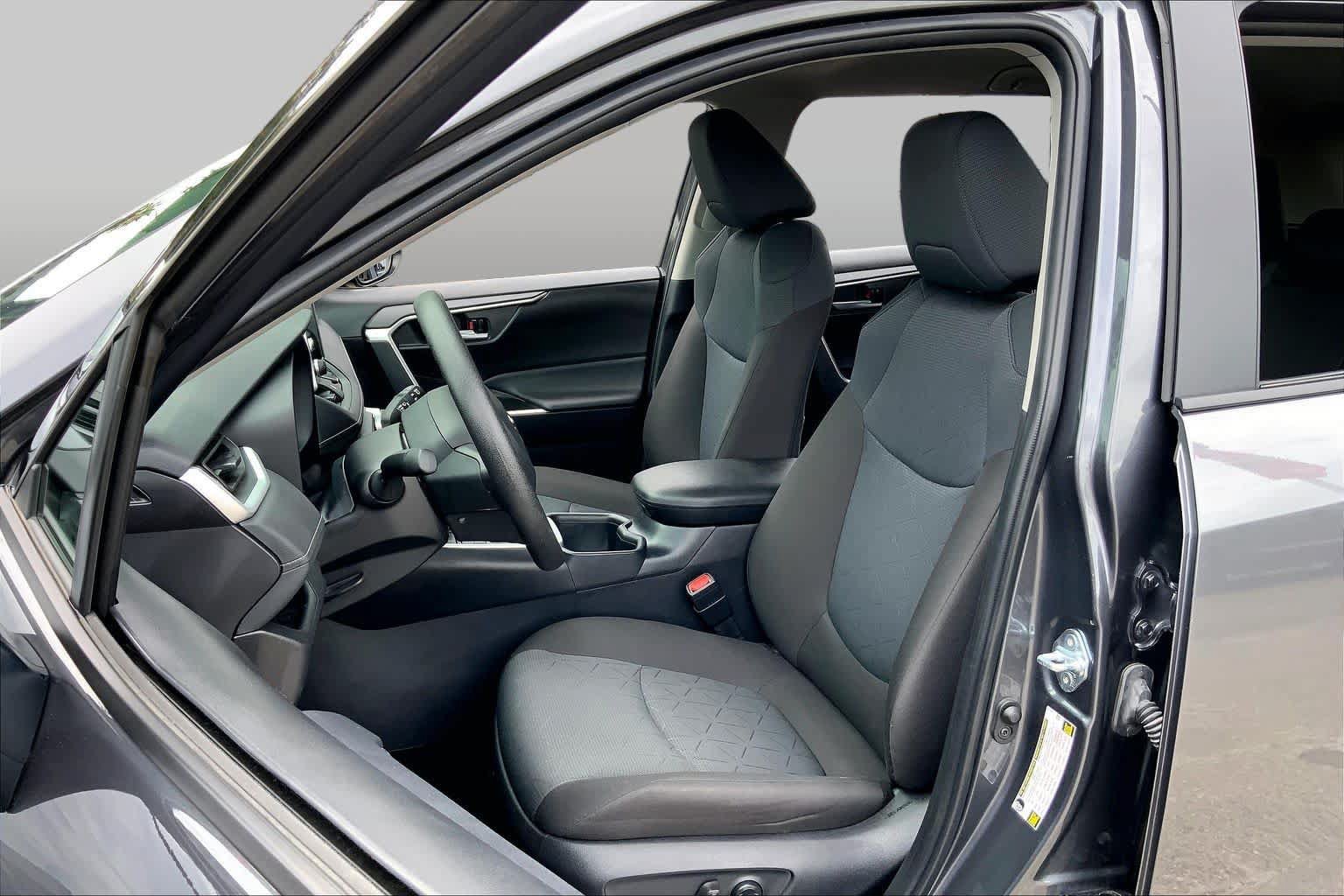 Used 2025 Toyota RAV4 XLE AWD/4WD image 8