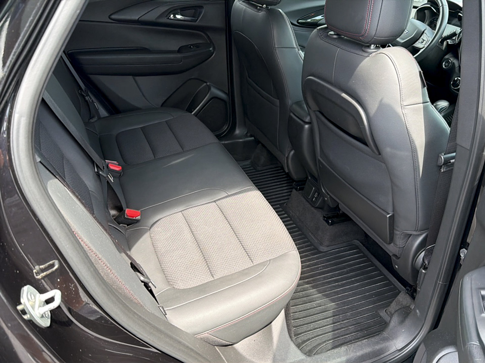 Used 2021 Chevrolet TrailBlazer RS w/ Sun and Liftgate Package FWD image 10