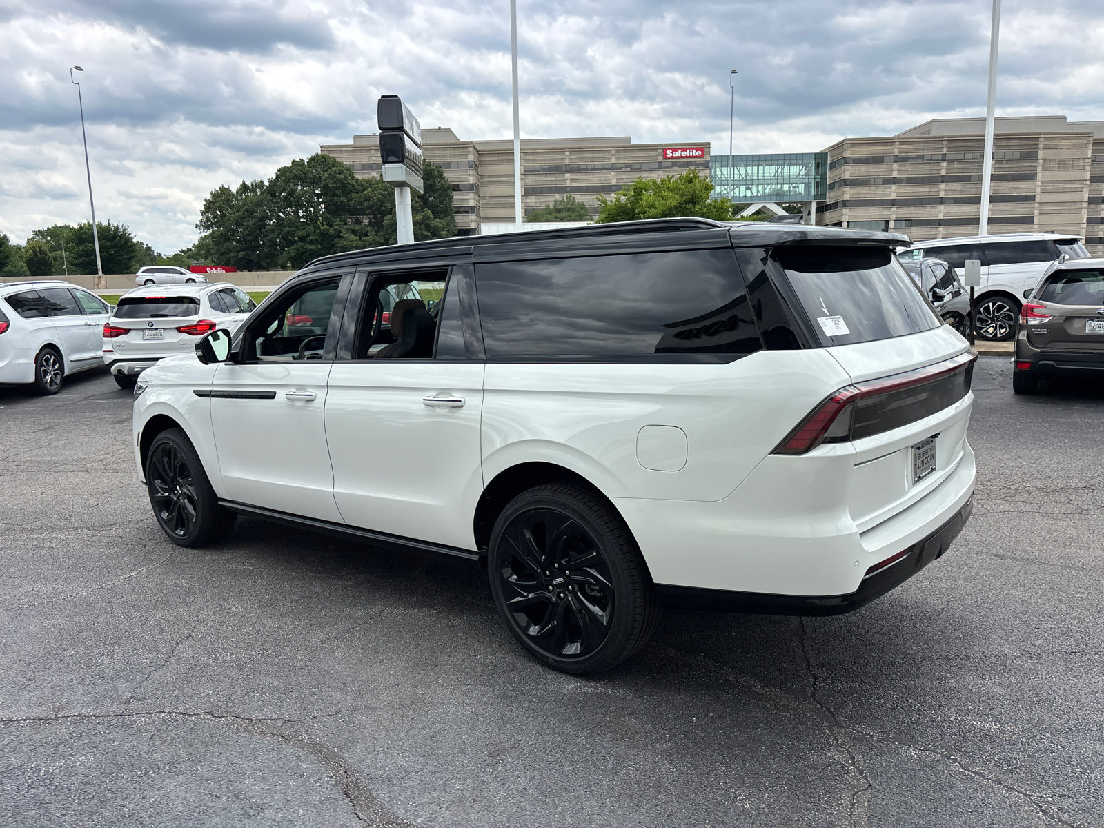 New 2026 Lincoln Navigator L Black Label AWD/4WD image 5