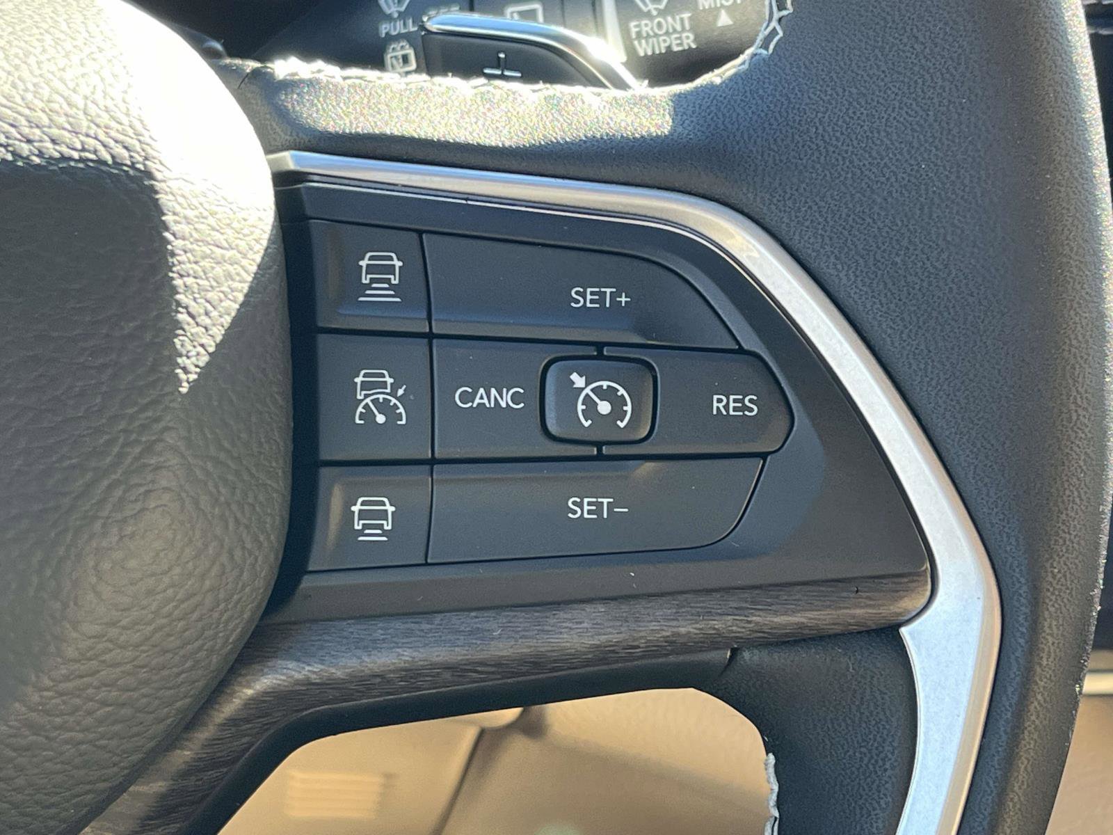 Used 2025 Jeep Grand Cherokee Limited image 28