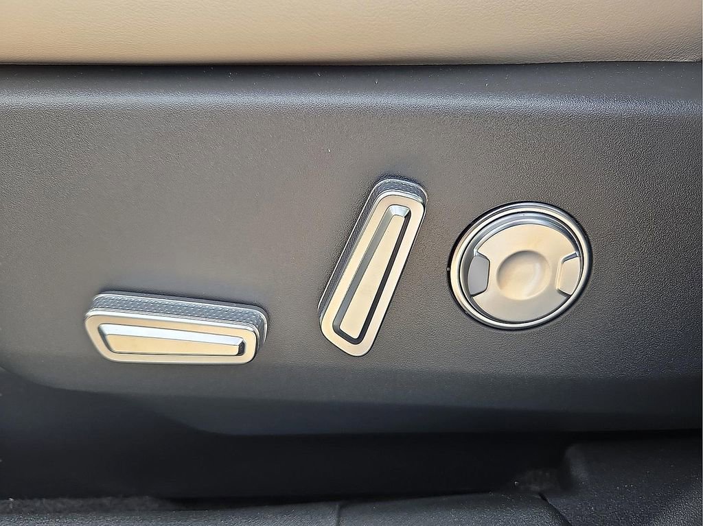 New 2026 Lincoln Nautilus Premier AWD/4WD image 13