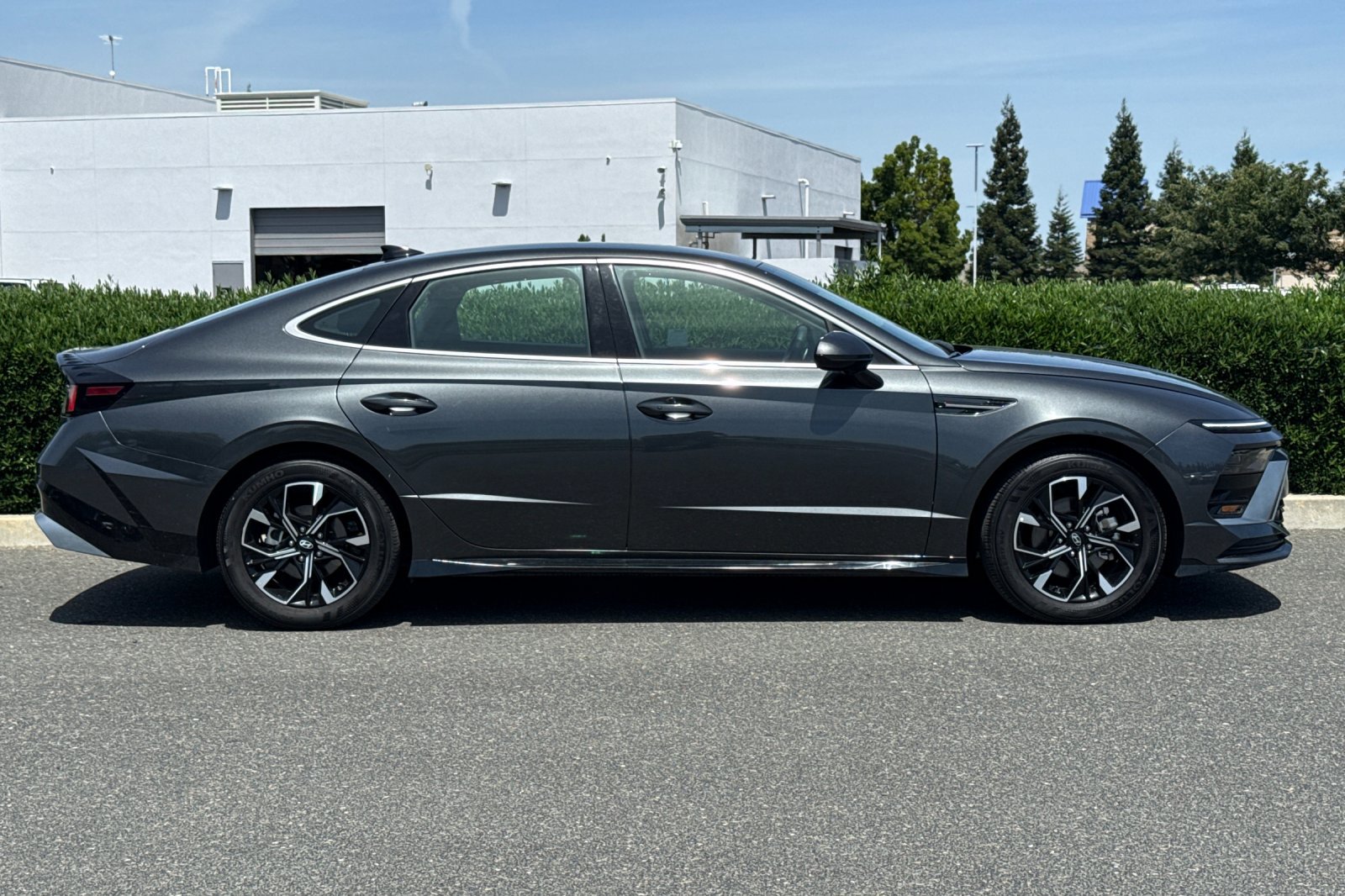 Used 2025 Hyundai Sonata SEL FWD image 3