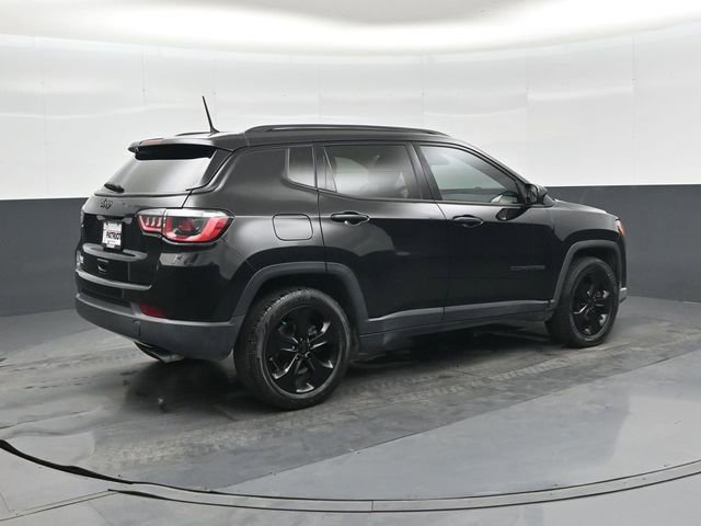 Used 2018 Jeep Compass Latitude FWD image 3