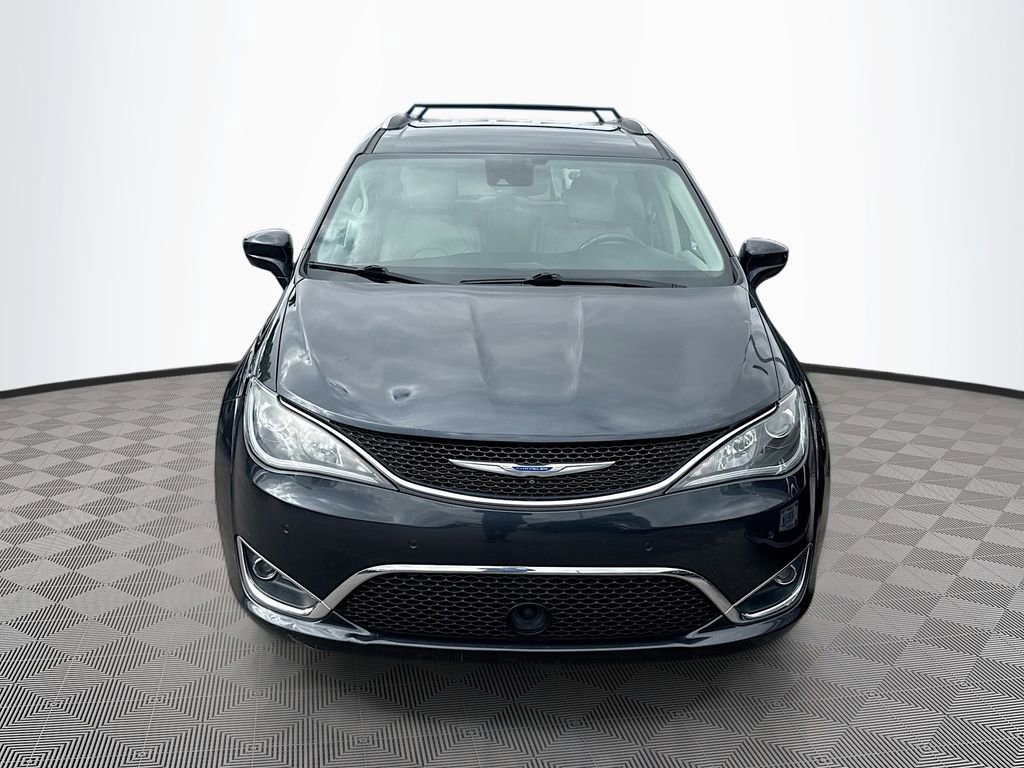 Used 2020 Chrysler Pacifica Touring-L w/ Advanced Safetytec Group FWD image 2