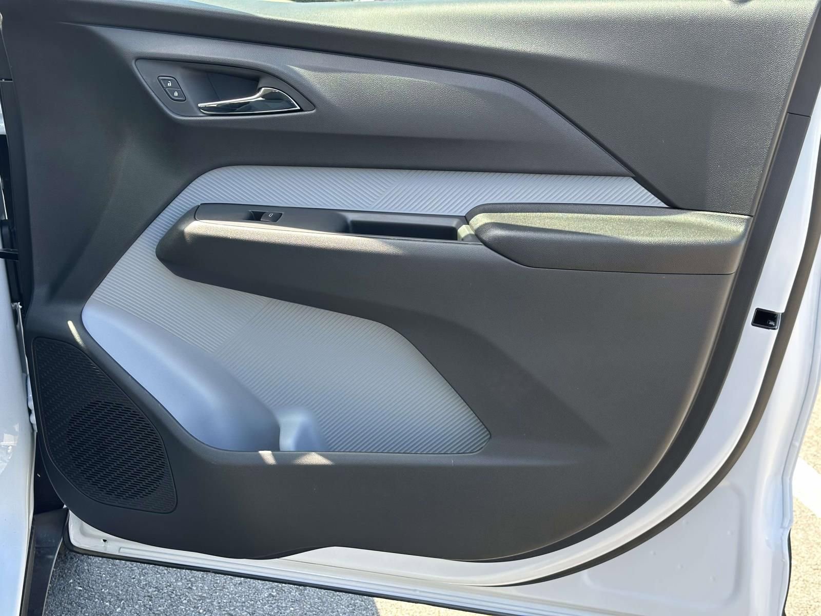 New 2027 Chevrolet Bolt LT w/ Comfort Package FWD image 26