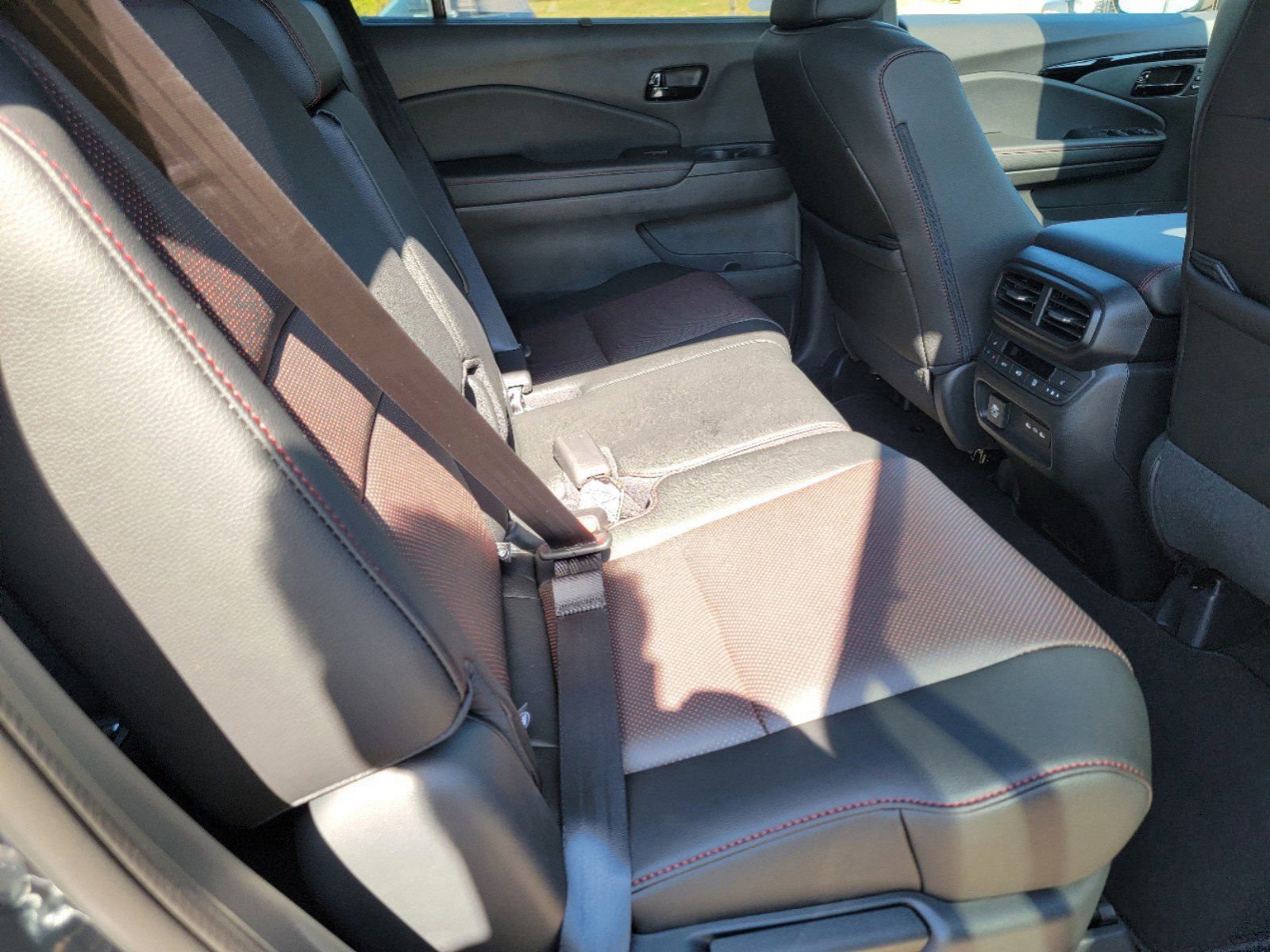 Used 2025 Honda Passport Black Edition image 12